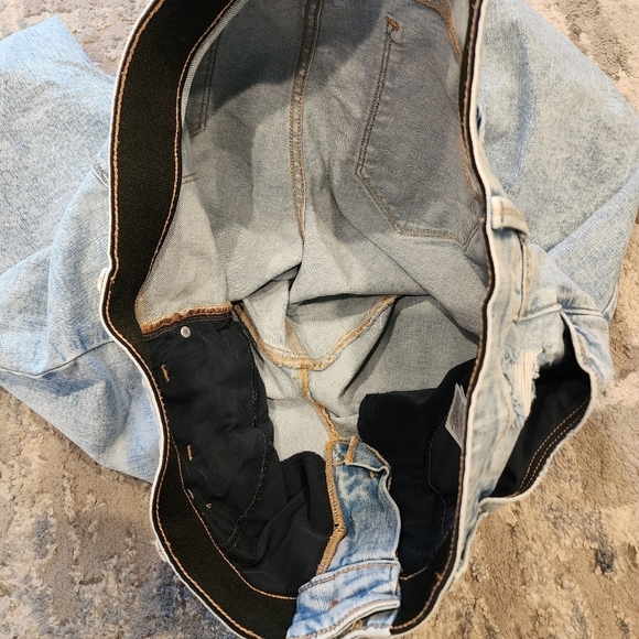 Old Navy lightwash plus Size 18 jeans. Comfort waist. - Picture 11 of 14